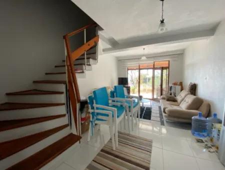 Havuzlu Site İçerisinde Deniz Manzarali 3+1 Villa