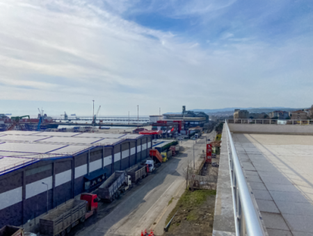 Plaza-Büros Zu Vermieten Neben Dem Gerichtsgebäude In Der 100.Yil Alt Yol Strasse Mit Meerblick