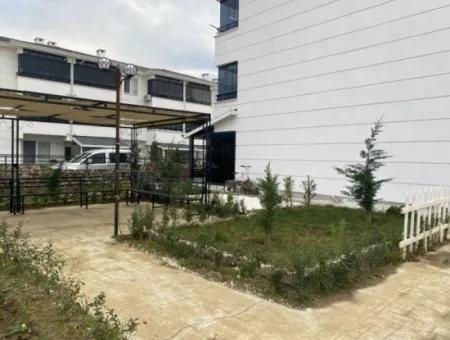 Kumbağ Havuzlu Aquaparkli Sitede Bahçe Kati Sezonluk Kiralik 1+1 Daire