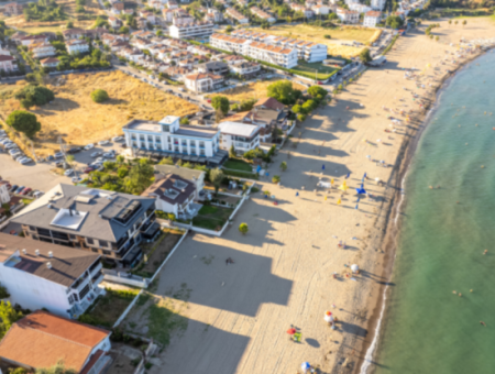 4 1 Möblierte Wohnung Zum Verkauf Mit Grossem Balkon Auf Der Meer- Und Strandseite Von Kumbag