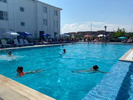 Kumbağ Havuzlu Ve Aquaparkli Site İçerisinde Satilik 1+1 Daire