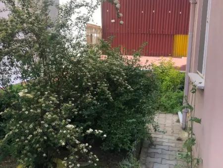 Kumbag Und Möblierten Garten Mit Häuschen Zum Verkauf