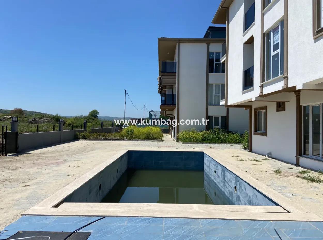 Kumbağ Mah. 1 1 Apartments For Sale In A Complex With Pool