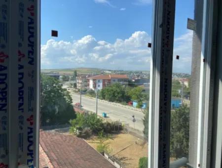 Kumbağ Mah. Ana Cadde Üzerinde Geniş Terasli 2+1 Satilik Daire