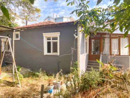 2 1 Detached House With Large Garden In Barbaros Neighborhood