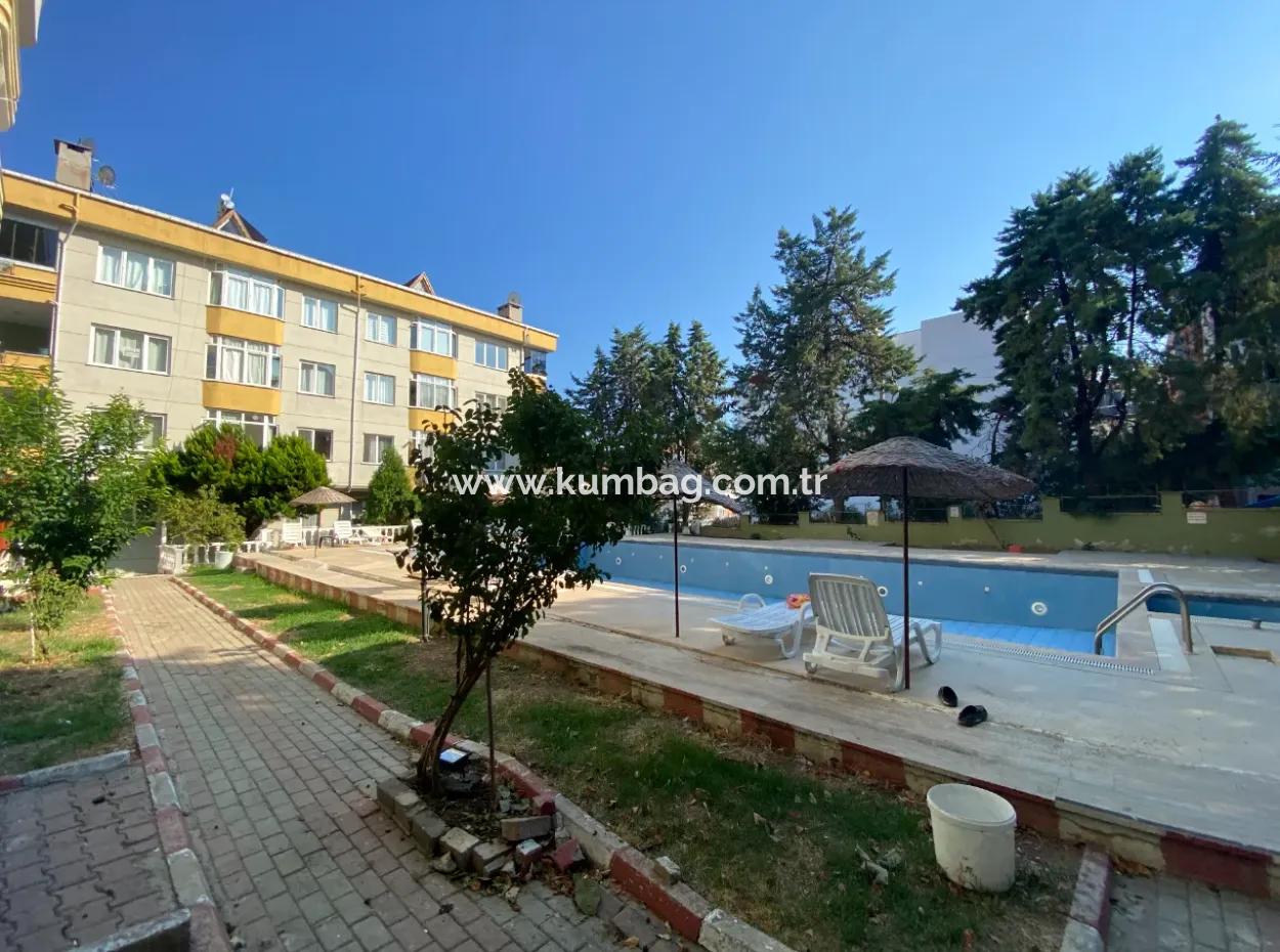 Kumbağ Merkezi Konumda Havuzlu Sitede Yaz-Kış Kiralık Eşyalı 2+1