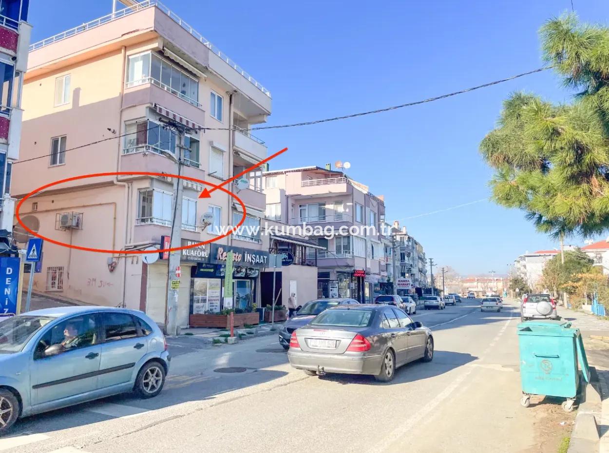 Kumbağ'da Cadde Üstü Eşyalı Merkezde İskanlı Satılık 1+1 Daire