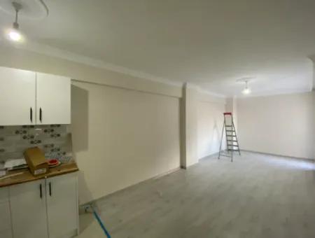 Kumbağ Merkez Cadde Üzerinde İçi Yeni Yapılı 2+1 Kiralık Daire