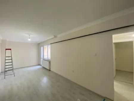 Kumbağ Merkez Cadde Üzerinde İçi Yeni Yapılı 2+1 Kiralık Daire