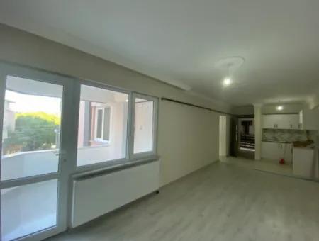 Kumbağ Merkez Cadde Üzerinde İçi Yeni Yapılı 2+1 Kiralık Daire