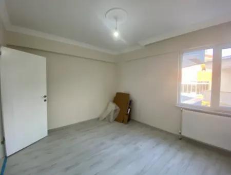 Kumbağ Merkez Cadde Üzerinde İçi Yeni Yapılı 2+1 Kiralık Daire