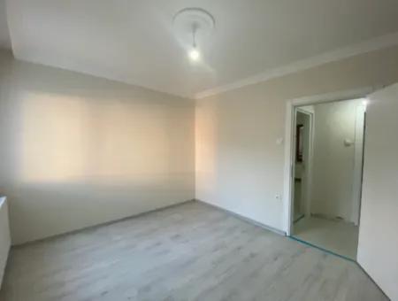 Kumbağ Merkez Cadde Üzerinde İçi Yeni Yapılı 2+1 Kiralık Daire