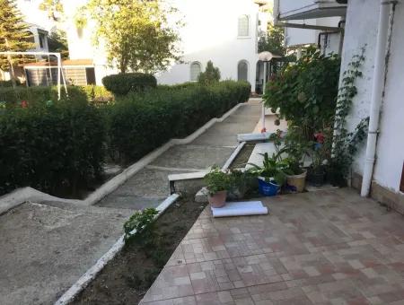 Barbaros Havuzlu Sitede Deniz Manzaralı Satılık Villa