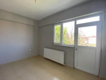 Kumbağ Ana Caddeye Yakın Konumda Aileye Kiralık 2+1 Daire