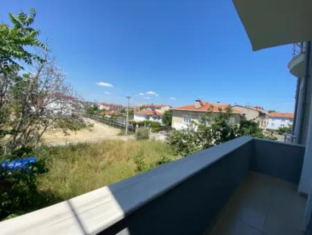 Kumbağ Ana Caddeye Yakın Konumda Aileye Kiralık 2+1 Daire