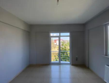 Kumbağ Ana Caddeye Yakın Konumda Aileye Kiralık 2+1 Daire