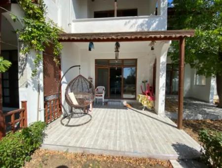 Havuzlu Site İçerisinde Deniz Manzaralı 3+1 Villa