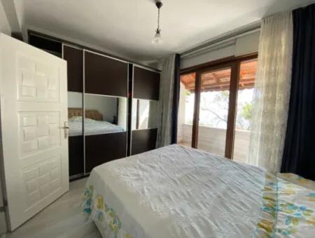 Havuzlu Site İçerisinde Deniz Manzaralı 3+1 Villa