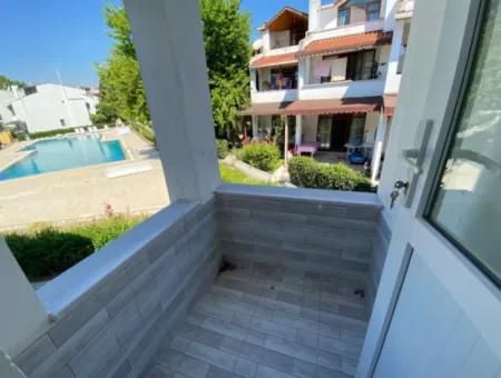 Havuzlu Site İçerisinde Deniz Manzaralı 3+1 Villa