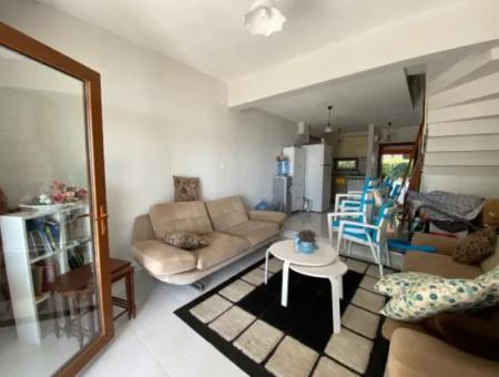 Havuzlu Site İçerisinde Deniz Manzaralı 3+1 Villa