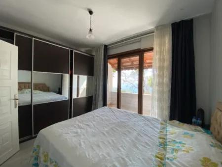 Havuzlu Site İçerisinde Deniz Manzaralı 3+1 Villa