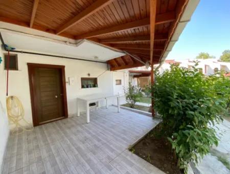 Havuzlu Site İçerisinde Deniz Manzaralı 3+1 Villa