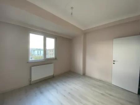 Tekirdağ Kumbağ'da Ana Cadde Üzeri Yeni Binada Kiralık 2+1 Daire