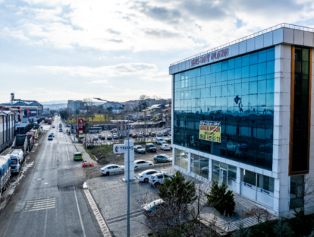 100.Yıl Alt Yol Cadde Üzerinde Adliyenin Yanında Deniz Manzaralı Kiralık Plaza Ofisleri