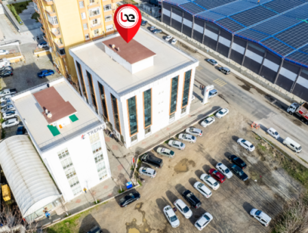 100.Yıl Alt Yol Cadde Üzerinde Adliyenin Yanında Deniz Manzaralı Kiralık Plaza Ofisleri