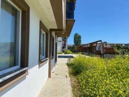 Kumbağ Havuzlu Site İçerisinde Giriş Kat Kiralık 2+1 Daire