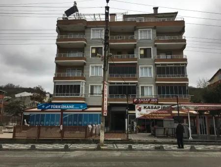 Kumbağ Merkez'de Cadde Üzerinde 2+1 Kiralık Daire