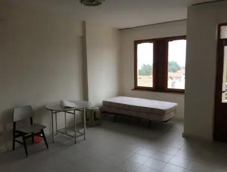 Kumbağ Merkez'de Cadde Üzerinde 2+1 Kiralık Daire