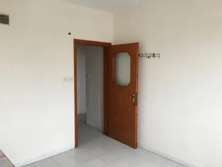 Kumbağ Merkez'de Cadde Üzerinde 2+1 Kiralık Daire