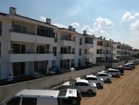 Kumbağ'da Denize Sıfır Havuzlu Sitede 1+1 Bahçeli Kiralık Yazlık