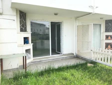 Kumbağ'da Denize Sıfır Havuzlu Sitede 1+1 Bahçeli Kiralık Yazlık