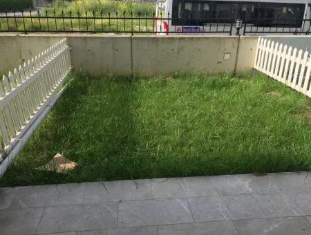 Kumbağ'da Denize Sıfır Havuzlu Sitede 1+1 Bahçeli Kiralık Yazlık