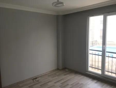 Kumbağ'da Denize Sıfır Havuzlu Sitede 1+1 Bahçeli Kiralık Yazlık