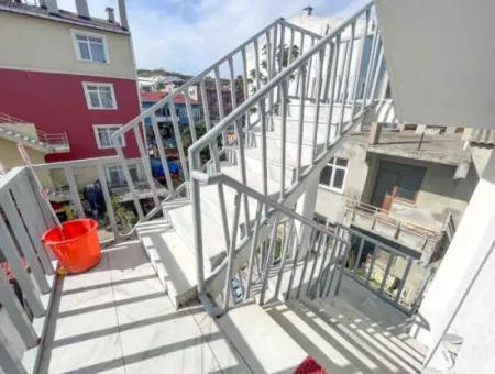 Kumbağ'da Cadde Üstü Denize Yakın Eşyalı Doğalgazlı Kiralık 2+1