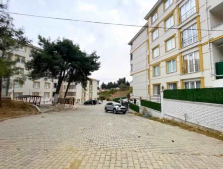 Kumbağ'da Havuzlu Sitede Denize Plaja Yakın Satılık 1+1 Daire