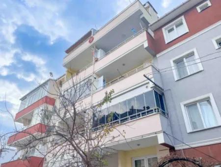 Denize Pazara Yakın Merkezi Konumda Eşyalı İskanlı Satılık 2+1