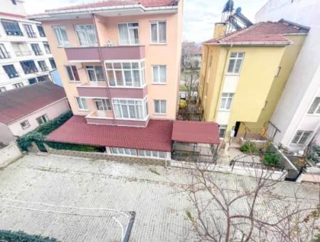 Denize Pazara Yakın Merkezi Konumda Eşyalı İskanlı Satılık 2+1