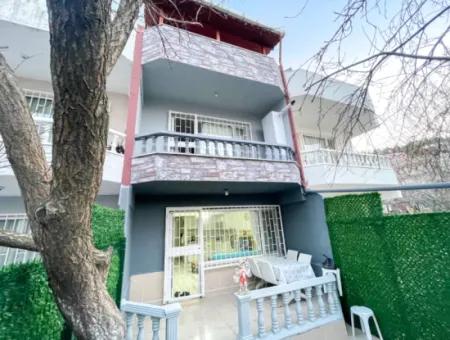 Kumbağ'da Pazar Sokağına Yakın Satılık Eşyalı Tripleks Villa